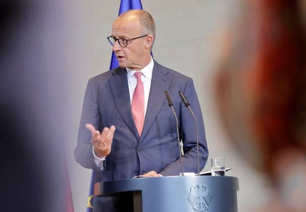 Friedrich Merz, Bundeskanzler,, Deutschland, Berlin, Bundeskanzleramt, Pressekonferenz des BK und des Präsidenten der Republik Aserbaidschan, Ilham Alijew *** Friedrich Merz, Federal Chancellor, Germany, Berlin, Federal Chancellery, Joint Press Conference of the Federal Chancellor and the President of the Republic of Azerbaijan, Ilham Aliyev