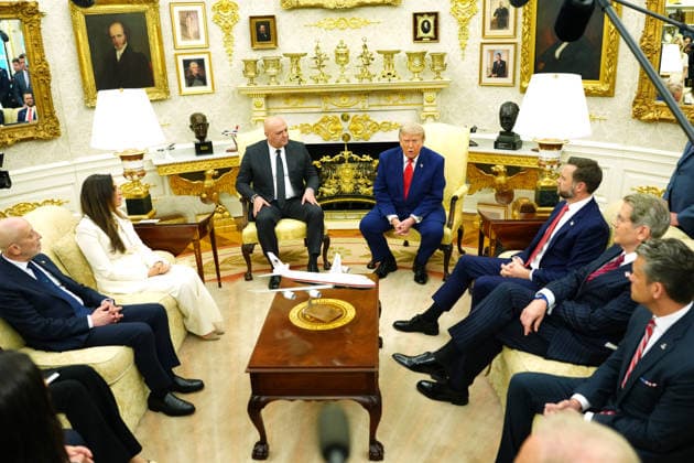 United States President Donald J Trump meets President Joseph Aoun of the Republic of Lebanon in the Oval Office of the White House in Washington, DC, USA, on Tuesday, July 21, 2026. Aoun is in Washington to present a proposal designed to disarm the Iran-backed militant group Hezbollah and secure Israel s withdrawal from Lebanon. Copyright: xAaronxSchwartzx xPoolxviaxCNPx MediaPunchx