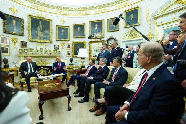 United States President Donald J Trump meets President Joseph Aoun of the Republic of Lebanon in the Oval Office of the White House in Washington, DC, USA, on Tuesday, July 21, 2026. Aoun is in Washington to present a proposal designed to disarm the Iran-backed militant group Hezbollah and secure Israel s withdrawal from Lebanon. Copyright: xAaronxSchwartzx xPoolxviaxCNPx MediaPunchx