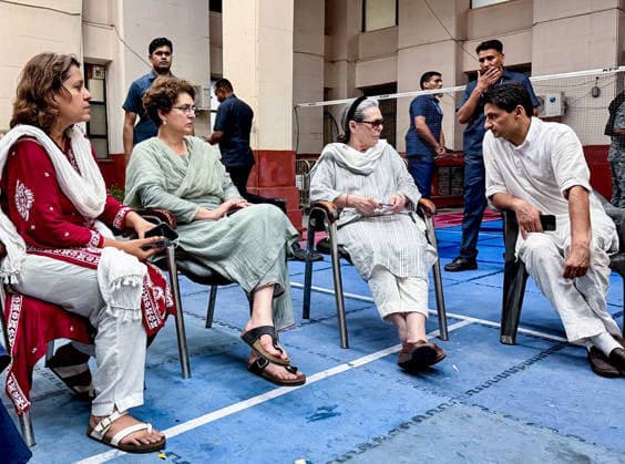 RECORD DATE NOT STATED Sonia Gandhi meets detained Congress leaders at Mandir Marg Police Station New Delhi, Jul 21 (ANI): Congress Parliamentary Party Chairperson Sonia Gandhi meets Congress leaders Priyanka Gandhi, Deepender Singh Hooda and Supriya Shrinate at Mandir Marg Police Station, where opposition leaders detained by Delhi Police during a protest at Lok Kalyan Marg were brought, in New Delhi on Tuesday. (@INCIndia X ANI Photo) NEW DELHI Delhi India Copyright: xANIx ANI_20260721643