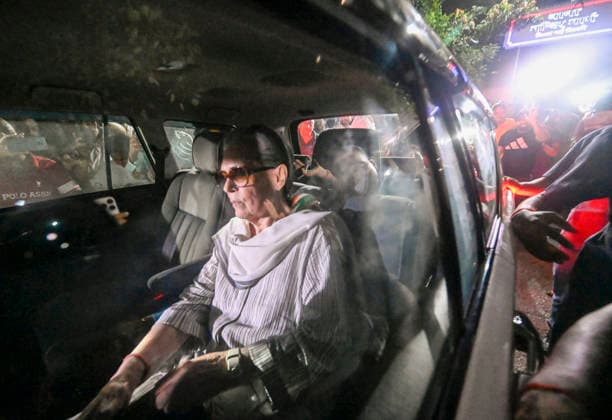NEW DELHI, INDIA - JULY 21: Congress Parliamentary Party Chairperson Sonia Gandhi arrives at Mandir Marg Police Station where Priyanka Gandhi Vadra and other Congress leaders were detained by Delhi Police during a protest outside the Prime Minister s residence on July 21, 2026 in New Delhi, India. (Photo by Sanjeev Verma Hindustan Times) Sonia Gandhi Goes To Mandir Marg Police Station After Priyanka Gandhi And Other Congress Leaders Detained By Delhi Police