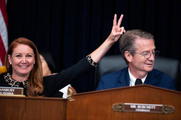 Examining the Smithsonian s Efforts to Reshape the Past UNITED STATES - JULY 21: Ranking member Rep. Melanie Stansbury, D-N.M., makes rabbit ears behind Chairman Tim Burchett, R-Tenn., before the House Oversight and Government Reform Delivering on Government Efficiency Subcommittee hearing titled Rewriting American History: Examining the Smithsonian s Efforts to Reshape the Past, in Rayburn building on Tuesday, July 21, 2026. (Tom Williams CQ Roll Call) Washington DC United States EDITORIAL USE ONLY Copyright: x2026xCQ-RollxCall,xInc.x TomxWilliamsx rollcallpix172068