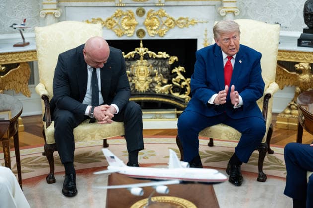 Trump Welcomes President Aoun of Lebanon United States President Donald J Trump gives remarks as he meets President Joseph Aoun of the Republic of Lebanon in the Oval Office of the White House in Washington, DC, USA, on Tuesday, July 21, 2026. Aoun is in Washington to present a proposal designed to disarm the Iran-backed militant group Hezbollah and secure Israel s withdrawal from Lebanon. Credit: Aaron Schwartz Pool via CNP Washington District of Columbia United States of America EDITORIAL USE ONLY Copyright: xx DSC08461 AaronxSchwartzx-xPoolxviaxCNPx cnpphotos337803