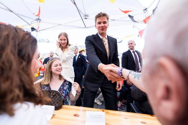 Everyone to the Table - Tout le monde à table BRUSSELS, BELGIUM - JULY 21 : King Philippe of Belgium, Queen Mathilde of Belgium, Prince Emmanuel of Belgium, Prince Gabriel of Belgium, Princess Eleonore of Belgium, Princess Elisabeth of Belgium attend the Tout le Monde à Table (Everyone to the Table), a Resto National initiative at Place du Jeu de Balle for the national Day 2026 on July 21, 2026 in Brussels, Belgium, 21 07 2026 Brussels Belgium  Copyright: xXpix