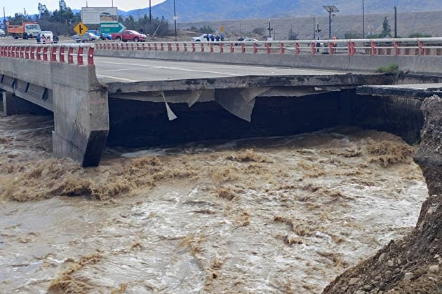Vallenar, July 21, 2026: A general view of the Maitencillo Bridge over the Huasco River in Vallenar amid the emergency caused by the weather front. Claudio Lopez, Aton Chile, Vallenar, Chile. Aton 1174385  Copyright: CLAUDIOxLOPEZ ATONxCHILE