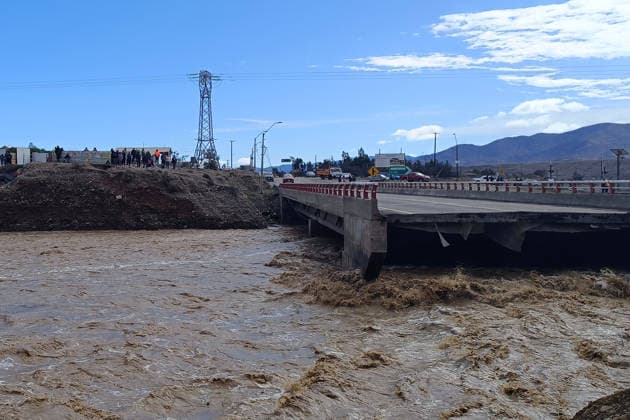 Vallenar, July 21, 2026: A general view of the Maitencillo Bridge over the Huasco River in Vallenar amid the emergency caused by the weather front. Claudio Lopez, Aton Chile, Vallenar, Chile. Aton 1174386  Copyright: CLAUDIOxLOPEZ ATONxCHILE