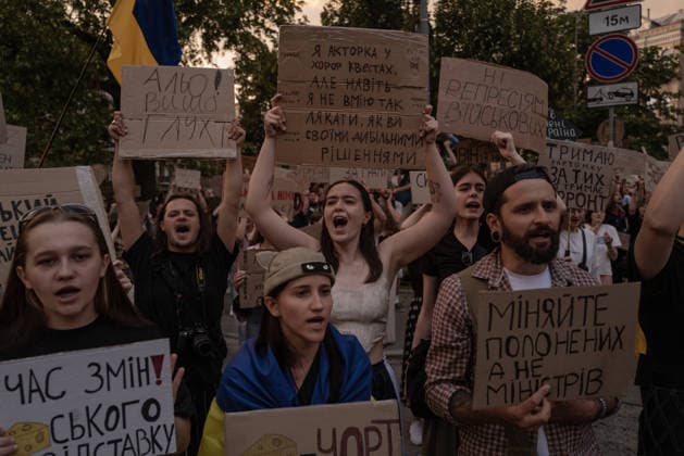 July 21, 2026: Hundreds of Ukrainians attend the sixth day of protests follwing the dismissal of Former Minister of Defence of Ukraine, Mykhailo Fedorov, on July 21, 2026. Protests have been taking place near the Ivan Franko National Academic Drama Theatre in Kyiv, Ukraine. - ZUMAj167 20260721_zip_j167_002 Copyright: xSvetxJacquelinex