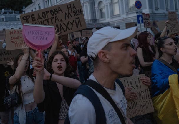 July 21, 2026: Hundreds of Ukrainians attend the sixth day of protests follwing the dismissal of Former Minister of Defence of Ukraine, Mykhailo Fedorov, on July 21, 2026. Protests have been taking place near the Ivan Franko National Academic Drama Theatre in Kyiv, Ukraine. - ZUMAj167 20260721_zip_j167_009 Copyright: xSvetxJacquelinex