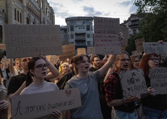 July 21, 2026: Hundreds of Ukrainians attend the sixth day of protests follwing the dismissal of Former Minister of Defence of Ukraine, Mykhailo Fedorov, on July 21, 2026. Protests have been taking place near the Ivan Franko National Academic Drama Theatre in Kyiv, Ukraine. - ZUMAj167 20260721_zip_j167_010 Copyright: xSvetxJacquelinex