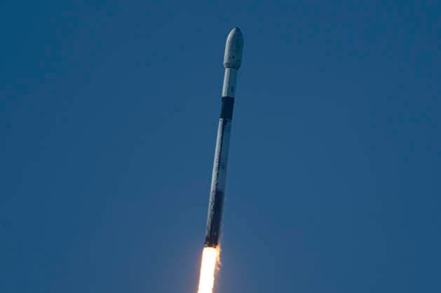 July 21, 2026, Cape Canaveral, Florida, USA: A SpaceX Falcon 9 rocket carrying Northrop Grumman s Mission Robotic Vehicle and three Mission Extension Pods (MEPs) spacecraft lifts off from Space Launch Complex-40 at Cape Canaveral Space Force Station, Florida, at 5:15 p.m. EDT on July 21, 2026. Cape Canaveral USA - ZUMAb268 20260721_znp_b268_002 Copyright: xJenniferxBriggsx