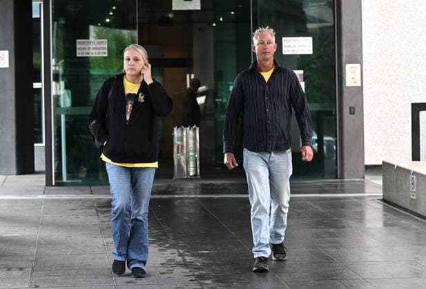 ANNETTE MASON DEATH INQUEST, Linda Mason (left) and Kevin Mason (right) the sister and brother of alleged victim Annette Mason are seen at the inquest into the 1989 murder of teen girl Annette Mason at the Brisbane Magistrate s Court in Brisbane, Wednesday, July 22, 2026. ( NO ARCHIVING BRISBANE QUEENSLAND AUSTRALIA  Copyright: xDARRENxENGLANDx 20260722175348232780