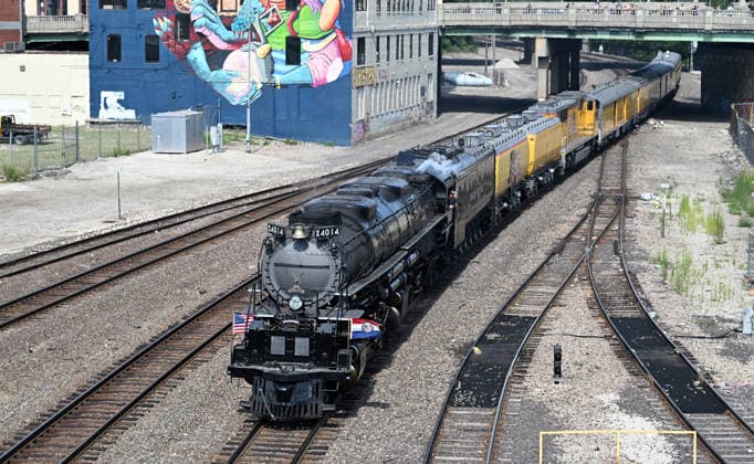 Union Pacific s Big Boy locomotive steams into Missouri on the return leg of its USA-wide tour as it stops at Union Station in Kansas City, Missouri on July 21, 2026. Big Boy 4014, an eighty plus year old engine is the world s largest operating steam train. The tour, celebrating the USA s 250th Anniversary, will visit 10 States and make whistle stops in over 50 cities and towns.  KCP20260721002 JOExMARINO