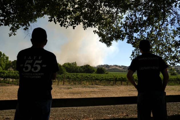 Evacuations ordered near Pleasanton during wildfire in Sunol, California ALAMEDA COUNTY, CALIFORNIA - JULY 21: A view of heavy smoke and flames as crews battle the Little Fire wildfire in a vegetation area in Sunol, Alameda County, California, United States, on July 21, 2026. Tayfun Coskun Anadolu California United States. Editorial use only. Please get in touch for any other usage.  Copyright: x2026xAnadoluxTayfunxCoskunx