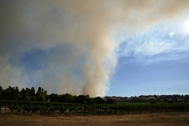 Evacuations ordered near Pleasanton during wildfire in Sunol, California ALAMEDA COUNTY, CALIFORNIA - JULY 21: A view of heavy smoke and flames as crews battle the Little Fire wildfire in a vegetation area in Sunol, Alameda County, California, United States, on July 21, 2026. Tayfun Coskun Anadolu California United States. Editorial use only. Please get in touch for any other usage.  Copyright: x2026xAnadoluxTayfunxCoskunx