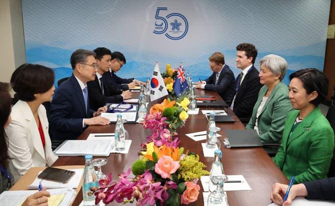 S. Korea-Australia talks S. Korea-Australia talks South Korean Foreign Minister Cho Hyun (2nd from L) and Australian Foreign Minister Penny Wong (2nd from R) hold talks in Manila on July 22, 2026, on the sidelines of meetings related to the Association of Southeast Asian Nations. (Yonhap) 2026-07-22 11:32:01 < 1980-2026 YONHAPNEWS AGENCY. .> ÇÊ¸®ÇÉ ÇÊ¸®ÇÉ EDITORIAL USE ONLY  Copyright: xx PYH2026072207280031500 YonhapxNewsx yonphotos254731