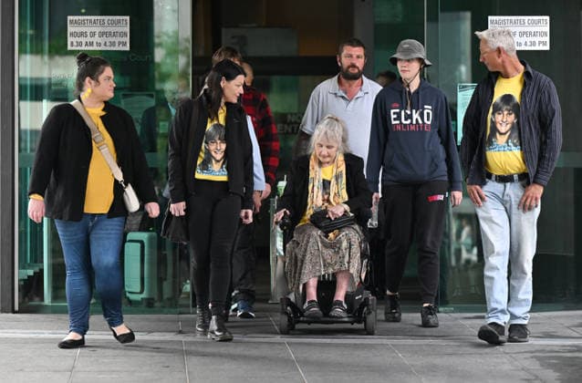 ANNETTE MASON DEATH INQUEST, Judith Anderson (in wheelchair), mother of victim Annette Mason is seen with family members at the inquest into the 1989 murder of teen girl Annette Mason at the Brisbane Magistrate s Court in Brisbane, Wednesday, July 22, 2026. ( NO ARCHIVING BRISBANE QUEENSLAND AUSTRALIA  Copyright: xDARRENxENGLANDx 20260722150966512800