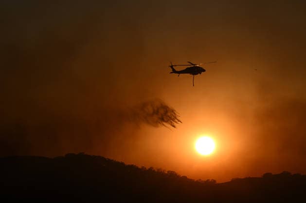Little Fire of wildfire continues in Sunol, California SUNOL, CALIFORNIA - JULY 21: A fire helicopter drops water during sunset on vegetation area as crews battle wildfire named as Little Fire in Sunol, Alameda County, California on July 21, 2026. Tayfun Coskun Anadolu California United States. Editorial use only. Please get in touch for any other usage.  Copyright: x2026xAnadoluxTayfunxCoskunx
