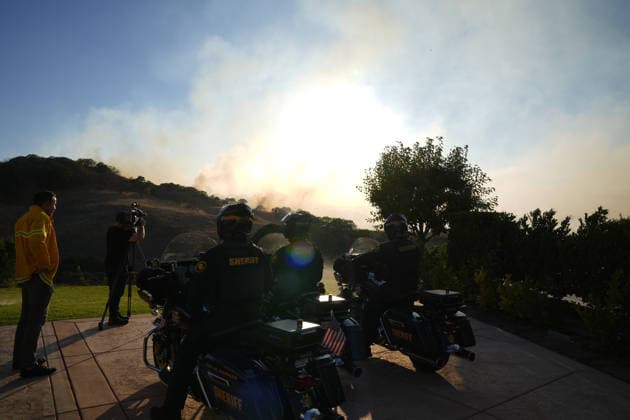 Little Fire of wildfire continues in Sunol, California SUNOL, CALIFORNIA - JULY 21:Sheriff officers are seen as crews battle wildfire named as Little Fire in Sunol, Alameda County, California on July 21, 2026. Tayfun Coskun Anadolu California United States. Editorial use only. Please get in touch for any other usage.  Copyright: x2026xAnadoluxTayfunxCoskunx