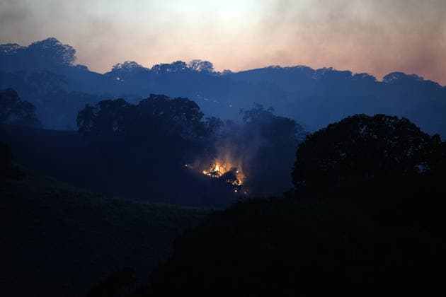 Little Fire of wildfire continues in Sunol, California SUNOL, CALIFORNIA - JULY 21: A view of flames on vegetation area as crews battle wildfire named as Little Fire in Sunol, Alameda County, California on July 21, 2026. Tayfun Coskun Anadolu California United States. Editorial use only. Please get in touch for any other usage.  Copyright: x2026xAnadoluxTayfunxCoskunx