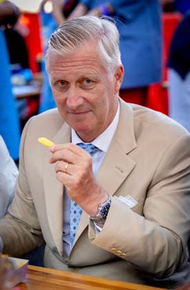 Entertainment Bilder des Tages #2 21-07-2026 Resto King Philippe - Filip with patat friet during the Everyone to the Table initiative by Resto National at Vossenplein - Place du Jeu de Balle, as part of the National Holiday in Brussels Â  Copyright: xPPEx
