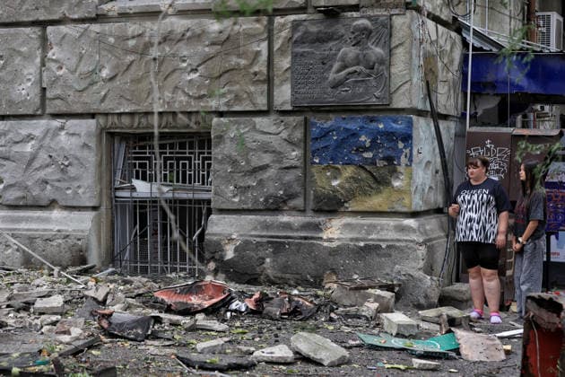 A woman and a girl stand at the corner of a four-storey apartment block damaged by a Russian combined strike, Odesa, Ukraine, July 21, 2026. The Russian army carried out a missile and drone attack on the southern Ukrainian port city and the region. The attack damaged the residential building, nearby structures and cars. Three people were injured. (Photo by Nina Liashonok Ukrinform) Russians attack historical centre in Odesa  Copyright: xNinaxLiashonokx