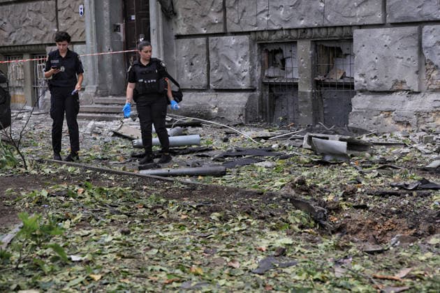 Police officers stand by the crater from an impact outside a four-storey apartment block damaged by a Russian combined strike, Odesa, Ukraine, July 21, 2026. The Russian army carried out a missile and drone attack on the southern Ukrainian port city and the region. The attack damaged the residential building, nearby structures and cars. Three people were injured. (Photo by Nina Liashonok Ukrinform) Russians attack historical centre in Odesa  Copyright: xNinaxLiashonokx