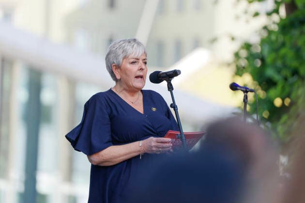22. juli markering ved minnesmerket i Regjeringskvartalet Oslo 20260722. Stottegruppens leder, Merete Stamneshagen, taler under 22. juli markering ved minnesmerket ved hoyblokka i Regjeringskvartalet. I ar er det 15 ar siden terrorangrepet hvor 77 mennesker mistet livet i 2011. Foto: Frederik Ringnes NTB Oslo Norge 9ML0qruZk0E EDITORIAL USE ONLY Ref:_BNC9ML0qruZk0E.jpg *** July 22 commemoration at the memorial in the Government Quarter, Oslo, July 22, 2026. The leader of the support group, Merete Stamneshagen, speaks during the July 22 commemoration at the memorial by the Hoyblokka building in the Government Quarter. This year marks 15 years since the terrorist attack in which 77 people lost their lives in 2011. Photo: Frederik Ringn  Copyright: xFrederikxRingnesx xNTBx