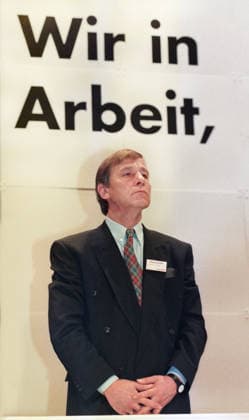 Deutschland, Bielefeld, 15.01.1994 F: 06-28-05 SPD-NRW-Landesparteitag in Bielefeld Foto: Wolfgang Clement, Chef der Staatskanzlei SPD-NRW-Landesparteitag in Bielefeld SPD-NRW-Landesparteitag in Bielefeld *** Germany, Bielefeld, January 15, 1994 F 06 28 05 SPD North Rhine-Westphalia State Party Convention in Bielefeld Photo by Wolfgang Clement, Head of the State Chancellery SPD North Rhine-Westphalia State Party Convention in Bielefeld SPD North Rhine-Westphalia State Party Convention in Bielefeld