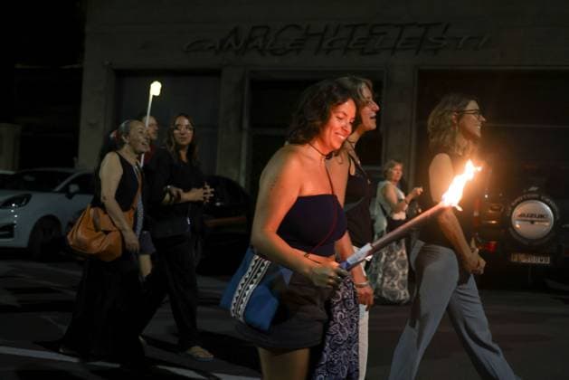 Vigil marks 25th anniversary of Diaz school raid in Genoa GENOA, ITALY JULY 21, 2026: People attend a remembrance vigil marking the 25th anniversary of the police raid on the Diaz school during the 2001 G8 summit in Genoa. The gathering commemorated those injured in the operation and called attention to concerns over police violence and the suppression of dissent during the summit protests. Genova Berlin Italy Copyright: x xZairaxBiaginix xJNAxPressx
