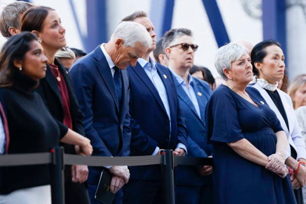 22. juli markering ved minnesmerket i Regjeringskvartalet Oslo 20260722. Statsminister Jonas Gahr Store under markeringen. 22. juli markering ved minnesmerket ved hoyblokka i Regjeringskvartalet. I ar er det 15 ar siden terrorangrepet hvor 77 mennesker mistet livet i 2011. Foto: Frederik Ringnes NTB Oslo Norge ozzjP9dViS0 EDITORIAL USE ONLY Ref:_BNCozzjP9dViS0.jpg *** July 22 commemoration at the memorial in the Government Quarter, Oslo 20260722 Prime Minister Jonas Gahr Store during the commemoration July 22 commemoration at the memorial at the Hoyblokka building in the Government Quarter This year marks 15 years since the terrorist attack in which 77 people lost their lives in 2011. Photo: Frederik Ringnes, NTB, Oslo, Norway ozzjP9  Copyright: xFrederikxRingnesx xNTBx