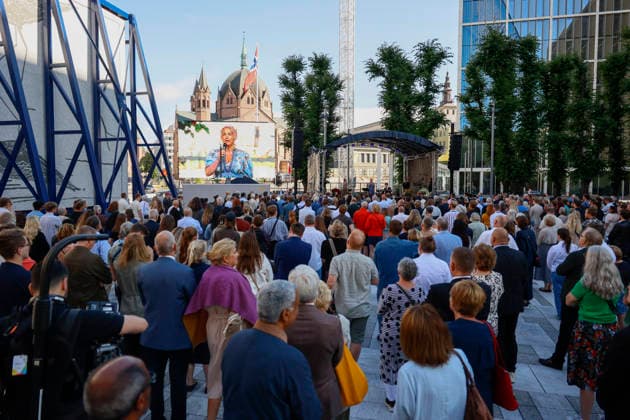 22. juli markering ved minnesmerket i Regjeringskvartalet Oslo 20260722. 22. juli markering ved minnesmerket ved hoyblokka i Regjeringskvartalet. I ar er det 15 ar siden terrorangrepet hvor 77 mennesker mistet livet i 2011. Foto: Frederik Ringnes NTB Oslo Norge OaflHJ59cvk EDITORIAL USE ONLY Ref:_BNCOaflHJ59cvk.jpg *** July 22 commemoration at the memorial in the Government Quarter, Oslo 20260722 July 22 commemoration at the memorial at the Hoyblokka building in the Government Quarter This year marks 15 years since the terrorist attack in which 77 people lost their lives in 2011 Photo by Frederik Ringnes, NTB, Oslo, Norway, OaflHJ59cvk EDITORIAL USE ONLY Ref BNCOaflHJ59cvk jpg  Copyright: xFrederikxRingnesx xNTBx
