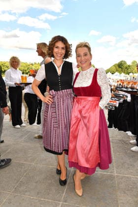 Eva-Maria Reichert und Constanze Lindner beim Sommerempfang vom Bayerischen Landtag am 21.07.2026 auf Schloss Schleissheim bei Muenchen Eva-Maria Reichert and Constanze Lindner attend the summer reception of the Bavarian State Parliament (Sommerempfang des Bayerischen Landtags) at Schleissheim Palace (Schloß Schleißheim) on July 21, 2026 in Oberschleißheim near Munich, Germany Sommerempfang 2026 vom Bayerischen Landtag auf Schloss Schleissheim bei Muenchen *** Eva Maria Reichert and Constanze Lindner at the Bavarian State Parliament’s summer reception on July 21, 2026, at Schleissheim Palace near Munich Eva Maria Reichert and Constanze Lindner attend the summer reception of the Bavarian State Parliament at Schleissheim Palace Schleißhe 