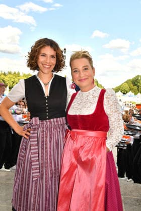 Eva-Maria Reichert und Constanze Lindner beim Sommerempfang vom Bayerischen Landtag am 21.07.2026 auf Schloss Schleissheim bei Muenchen Eva-Maria Reichert and Constanze Lindner attend the summer reception of the Bavarian State Parliament (Sommerempfang des Bayerischen Landtags) at Schleissheim Palace (Schloß Schleißheim) on July 21, 2026 in Oberschleißheim near Munich, Germany Sommerempfang 2026 vom Bayerischen Landtag auf Schloss Schleissheim bei Muenchen *** Eva Maria Reichert and Constanze Lindner at the Bavarian State Parliament’s summer reception on July 21, 2026, at Schleissheim Palace near Munich Eva Maria Reichert and Constanze Lindner attend the summer reception of the Bavarian State Parliament at Schleissheim Palace Schleißhe 