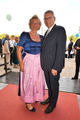 Angela Inselkammer und Florian Herrmann beim Sommerempfang vom Bayerischen Landtag am 21.07.2026 auf Schloss Schleissheim bei Muenchen Angela Inselkammer and Florian Herrmann attend the summer reception of the Bavarian State Parliament (Sommerempfang des Bayerischen Landtags) at Schleissheim Palace (Schloß Schleißheim) on July 21, 2026 in Oberschleißheim near Munich, Germany Sommerempfang 2026 vom Bayerischen Landtag auf Schloss Schleissheim bei Muenchen *** Angela Inselkammer and Florian Herrmann at the Bavarian State Parliament’s summer reception on July 21, 2026, at Schleissheim Palace near Munich Angela Inselkammer and Florian Herrmann attend the summer reception of the Bavarian State Parliament at Schleissheim Palace on July 21, 2 