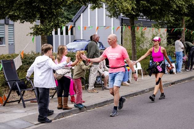 WIJCHEN - Walkers on the second day of the Nijmegen Four Days Marches. On the Wednesday of the Four Days Marches, Nijmegen positions itself as the pink rainbow capital of the Netherlands. ROBIN VAN LONKHUIJSEN ANP netherlands out - belgium out  Copyright: xx x564043320x originalFilename: 564043320.jpg