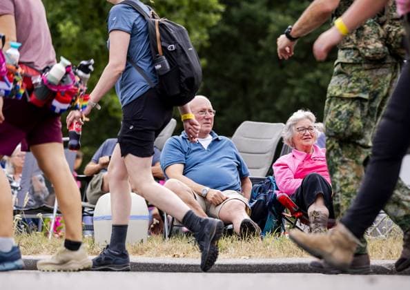 WIJCHEN - Spectators watch the walkers on the second day of the Nijmegen Four Days Marches. On the Wednesday of the Four Days Marches, Nijmegen positions itself as the pink rainbow capital of the Netherlands. ROBIN VAN LONKHUIJSEN ANP netherlands out - belgium out  Copyright: xx x564043375x originalFilename: 564043375.jpg