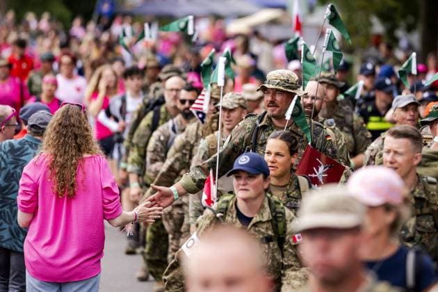 WIJCHEN - Walkers on the second day of the Nijmegen Four Days Marches. On the Wednesday of the Four Days Marches, Nijmegen positions itself as the pink rainbow capital of the Netherlands. ROBIN VAN LONKHUIJSEN ANP netherlands out - belgium out  Copyright: xx x564043479x originalFilename: 564043479.jpg