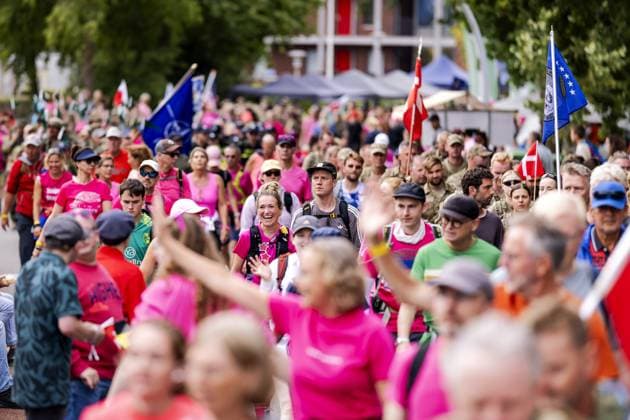WIJCHEN - Walkers on the second day of the Nijmegen Four Days Marches. On the Wednesday of the Four Days Marches, Nijmegen positions itself as the pink rainbow capital of the Netherlands. ROBIN VAN LONKHUIJSEN ANP netherlands out - belgium out  Copyright: xx x564043944x originalFilename: 564043944.jpg
