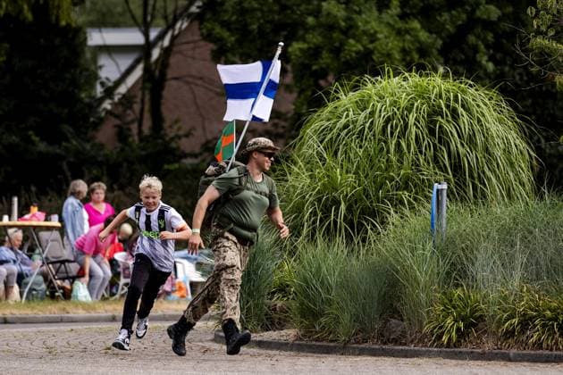 WIJCHEN - A participating soldier runs a lap around a roundabout on the second day of the Nijmegen Four Days Marches. On the Wednesday of the Four Days Marches, Nijmegen positions itself as the pink rainbow capital of the Netherlands. ROBIN VAN LONKHUIJSEN ANP netherlands out - belgium out  Copyright: xx x564044136x originalFilename: 564044136.jpg