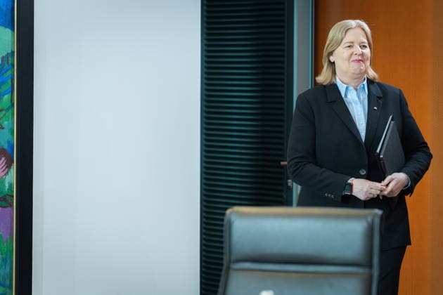 Kabinettsitzung, Bärbel Bas, Bundesministerin, Arbeit, Soziales Auftakt, Kabinettsitzung, Bundesregierung, Bärbel Bas, Bundesministerin, Arbeit, Soziales Berlin Berlin GER *** Cabinet Meeting, Bärbel Bas, Federal Minister of Labor and Social Affairs, Opening, Cabinet Meeting, Federal Government, Bärbel Bas, Federal Minister of Labor and Social Affairs, Berlin, Berlin, GER