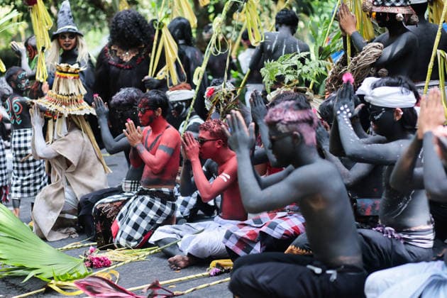 Ngerebeg ritual, a colorful tradition in Bali BALI, INDONESIA - JULY 22: Locals with painted bodies participate in the Ngerebeg ritual, a colorful traditional procession believed to expel evil spirits and bad luck from the village, on July 22, 2026 in Bali, Indonesia. Participants paint their bodies to resemble astral beings as they pray and march through the village. Johannes P. Christo Anadolu Bali Indonesia. Editorial use only. Please get in touch for any other usage.  Copyright: x2026xAnadoluxJohannesxP.xChristox