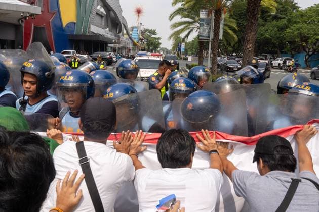 Police Disperse Anti-Rubio Protest Outside ASEAN Meeting in Pasay City PASAY CITY, PHILIPPINES JULY 22, 2026: Protesters from the progressive alliance Bagong Alyansang Makabayan (Bayan) were dispersed by police after attempting to hold a demonstration outside the Philippine International Convention Center (PICC) in Pasay City, where the 59th ASEAN Foreign Ministers Meeting is being held from July 20 24, 2026. The protest sought to condemn the presence of US Secretary of State Marco Rubio, whom demonstrators labeled a war criminal over his alleged role in US military actions abroad. PHOTO BY : Charles Edmon Pasay City Philippines Copyright: x xCharlesxEdmonxS.xPerezx xJNAxPressx