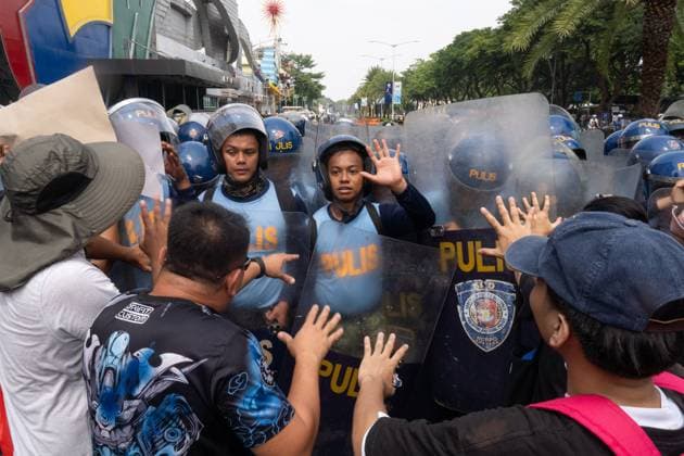 Police Disperse Anti-Rubio Protest Outside ASEAN Meeting in Pasay City PASAY CITY, PHILIPPINES JULY 22, 2026: Protesters from the progressive alliance Bagong Alyansang Makabayan (Bayan) were dispersed by police after attempting to hold a demonstration outside the Philippine International Convention Center (PICC) in Pasay City, where the 59th ASEAN Foreign Ministers Meeting is being held from July 20 24, 2026. The protest sought to condemn the presence of US Secretary of State Marco Rubio, whom demonstrators labeled a war criminal over his alleged role in US military actions abroad. PHOTO BY : Charles Edmon Pasay City Philippines Copyright: x xCharlesxEdmonxS.xPerezx xJNAxPressx