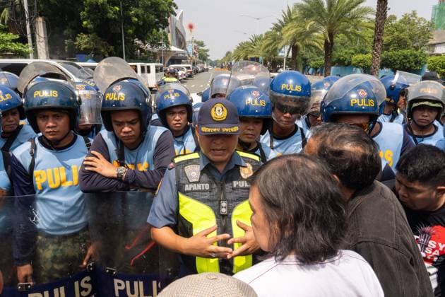 Police Disperse Anti-Rubio Protest Outside ASEAN Meeting in Pasay City PASAY CITY, PHILIPPINES JULY 22, 2026: Protesters from the progressive alliance Bagong Alyansang Makabayan (Bayan) were dispersed by police after attempting to hold a demonstration outside the Philippine International Convention Center (PICC) in Pasay City, where the 59th ASEAN Foreign Ministers Meeting is being held from July 20 24, 2026. The protest sought to condemn the presence of US Secretary of State Marco Rubio, whom demonstrators labeled a war criminal over his alleged role in US military actions abroad. PHOTO BY : Charles Edmon Pasay City Philippines Copyright: x xCharlesxEdmonxS.xPerezx xJNAxPressx