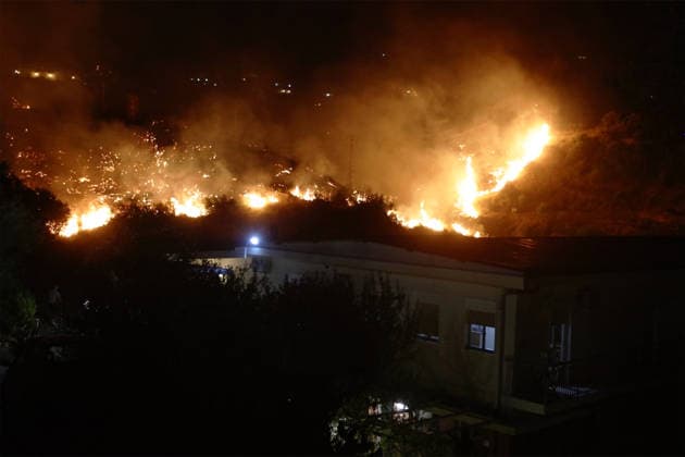 Wildfires continue in Italian island of Sicily PALERMO, ITALY - JULY 22: Wildfires that broke out in several parts of the Italian island of Sicily continue overnight, fueled by strong winds, as firefighters, civil protection teams and forestry crews press on with efforts to contain the blazes near Palermo, Sicily, Italy on July 22, 2026. The wildfires, which started yesterday on the slopes of Mount Longa near the city of Palermo, spread rapidly due to the wind and burned throughout the night. Alberto Lo Bianco Anadolu Palermo Italy. Editorial use only. Please get in touch for any other usage.  Copyright: x2026xAnadoluxAlbertoxLoxBiancox
