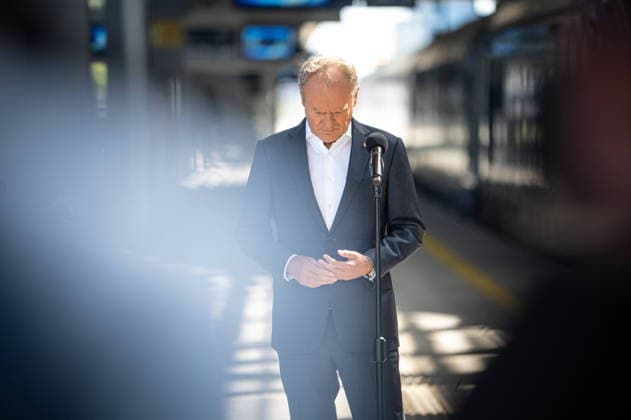 Warszawa 22.07.2026 Poland s Prime Minister Donald Tusk press conference on railway station Warsaw West. July 22, 2026 in Warsaw. --- Konferencja Prasowa Prezesa Rady Ministrow Donalda Tuska na dworcu kolejowym Warszawa Zachodnia w zwiazku z ogloszeniem programu NaszaKolej, 22 lipca 2026. Persons shown : Premier Donald Tusk Fot. Kai Taller Arena Akcji NEWSPIX.PL --- newspix.pl 