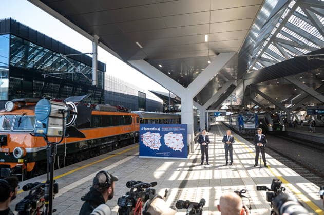 Warszawa 22.07.2026 Poland s Prime Minister Donald Tusk press conference on railway station Warsaw West. July 22, 2026 in Warsaw. --- Konferencja Prasowa Prezesa Rady Ministrow Donalda Tuska na dworcu kolejowym Warszawa Zachodnia w zwiazku z ogloszeniem programu NaszaKolej, 22 lipca 2026. Persons shown : Premier Donald Tusk Fot. Kai Taller Arena Akcji NEWSPIX.PL --- newspix.pl 
