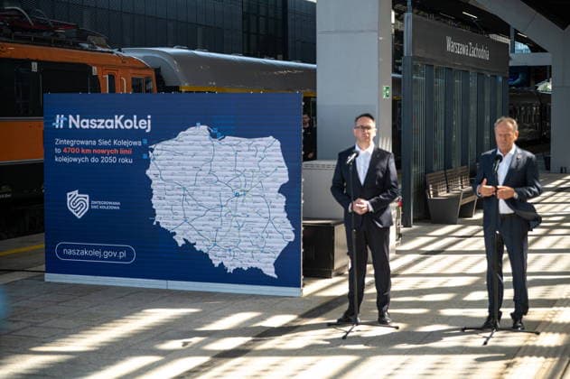 Warszawa 22.07.2026 Poland s Prime Minister Donald Tusk press conference on railway station Warsaw West. July 22, 2026 in Warsaw. --- Konferencja Prasowa Prezesa Rady Ministrow Donalda Tuska na dworcu kolejowym Warszawa Zachodnia w zwiazku z ogloszeniem programu NaszaKolej, 22 lipca 2026. Persons shown : Premier Donald Tusk Dariusz Klimczak Ekran NaszaKolej Fot. Kai Taller Arena Akcji NEWSPIX.PL --- newspix.pl 