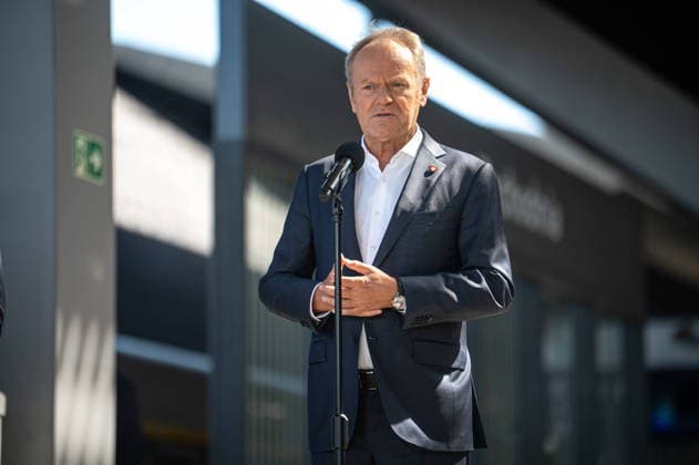 Warszawa 22.07.2026 Poland s Prime Minister Donald Tusk press conference on railway station Warsaw West. July 22, 2026 in Warsaw. --- Konferencja Prasowa Prezesa Rady Ministrow Donalda Tuska na dworcu kolejowym Warszawa Zachodnia w zwiazku z ogloszeniem programu NaszaKolej, 22 lipca 2026. Persons shown : Premier Donald Tusk Fot. Kai Taller Arena Akcji NEWSPIX.PL --- newspix.pl 