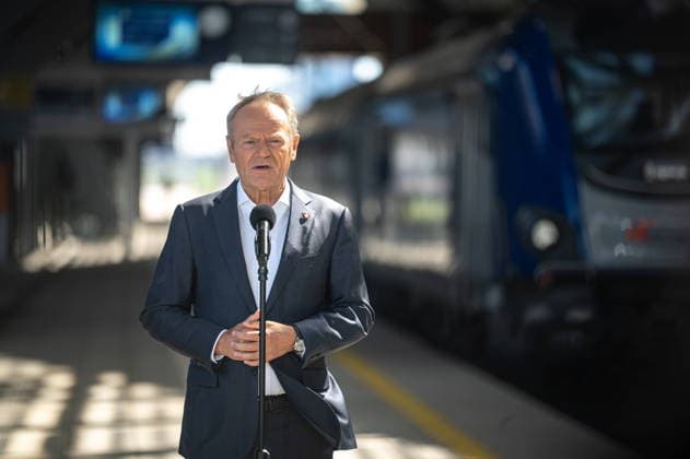 Warszawa 22.07.2026 Poland s Prime Minister Donald Tusk press conference on railway station Warsaw West. July 22, 2026 in Warsaw. --- Konferencja Prasowa Prezesa Rady Ministrow Donalda Tuska na dworcu kolejowym Warszawa Zachodnia w zwiazku z ogloszeniem programu NaszaKolej, 22 lipca 2026. Persons shown : Premier Donald Tusk Fot. Kai Taller Arena Akcji NEWSPIX.PL --- newspix.pl 